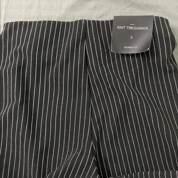 Max. Size 8 . Black and white stripe formal pant - Picture 2 of 7